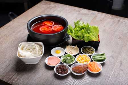 過(guò)橋米線(xiàn)的特點(diǎn)
